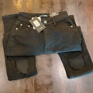 NWT..Fashion Nova Black Skinny Jeans size 5